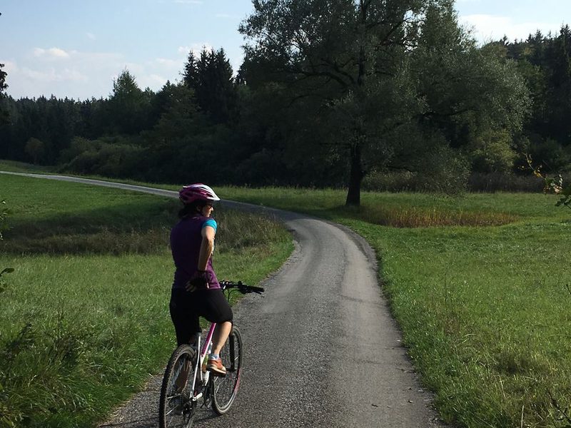 Auf dem Weg durch die Hügellandschaft bei Kerschlach (September 2018)