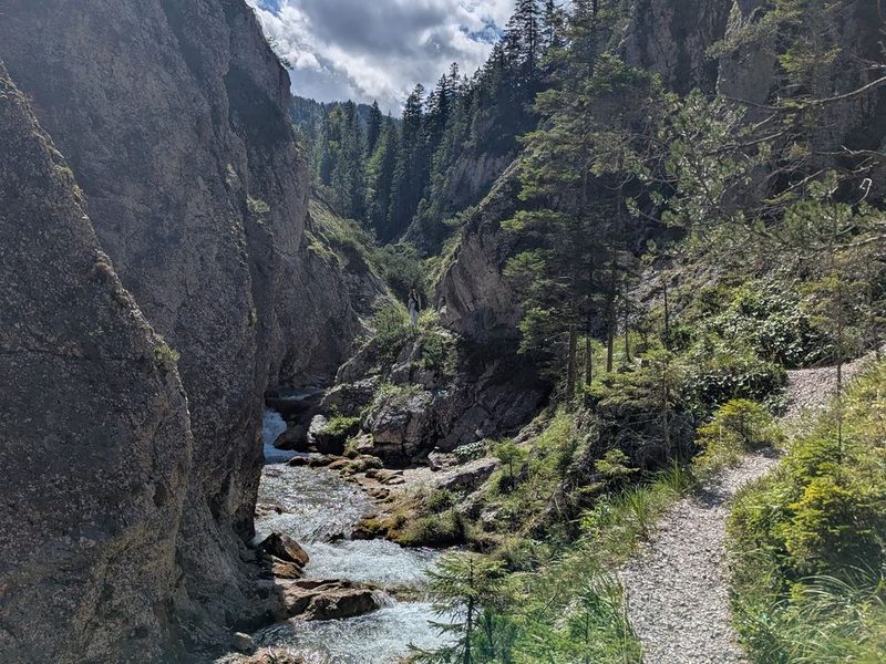 Weg entlang des Gleirschbachs in der Klamm