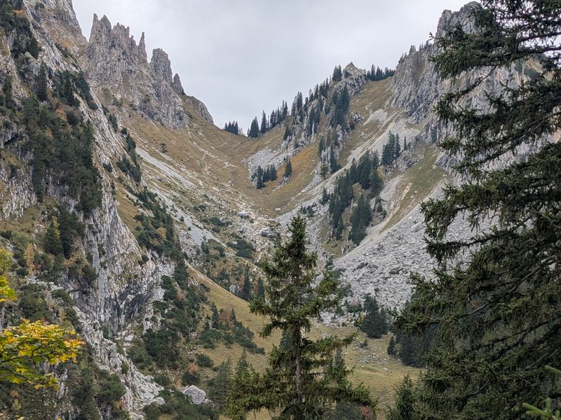 Felsige Zacken über dem Anstieg zum Lösertaljoch