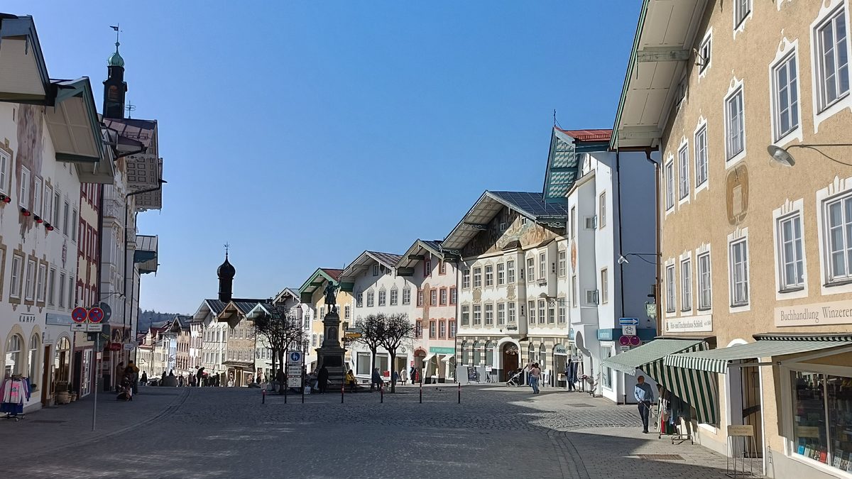 Die Altstadt von Bad Tölz mit der Marktstraße