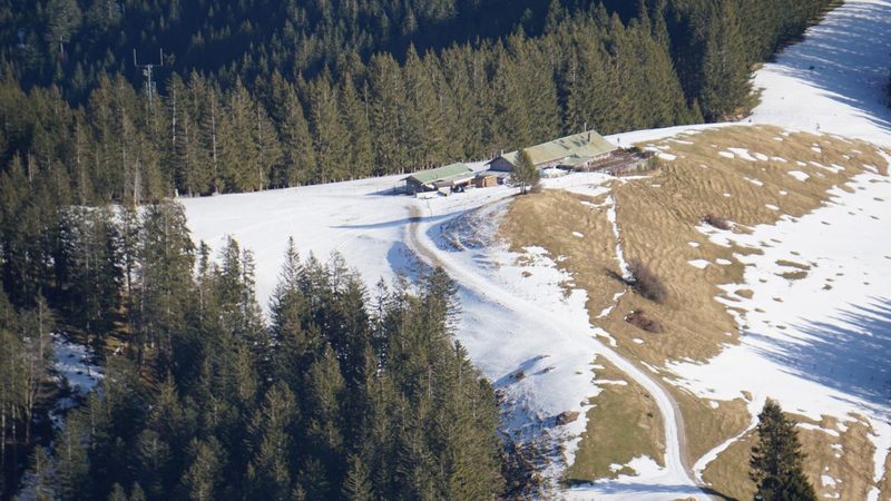 Blick vom Fockenstein zur Aueralm über dem Tegernseer Tal