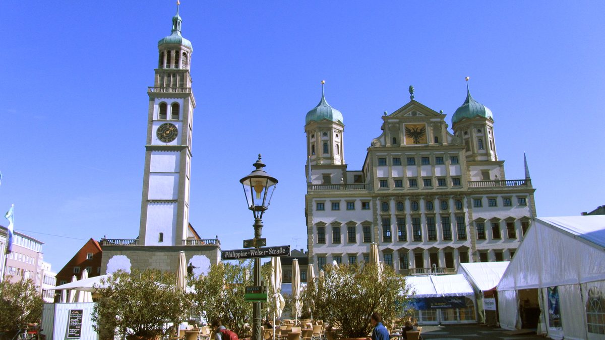 Rathausplatz mit Elias-Holl-Rathaus und Perlachturm
