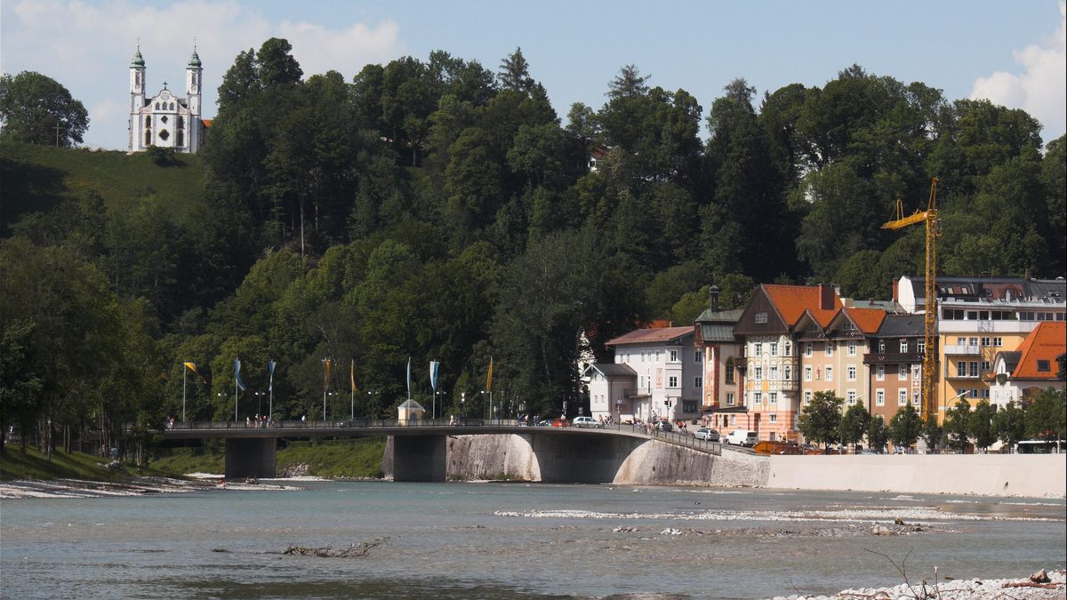 Bad Tölz an der Isar, Blick von der Isarbrücke