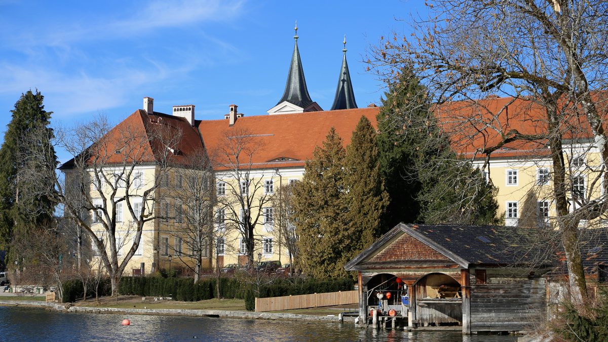 Kloster Tegernsee am Ufer des Tegernsees