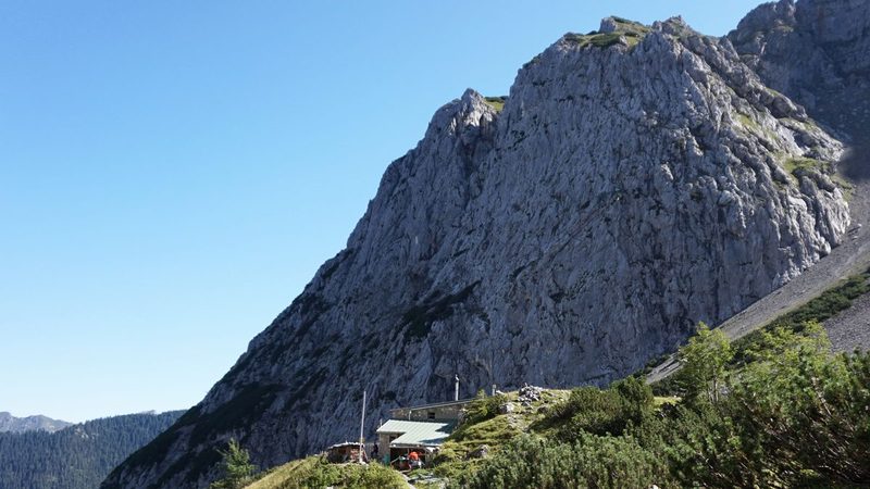 Die Dammkarhütte im Karwendel oberhalb von Mittenwald