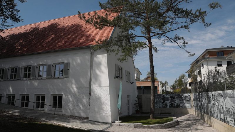Die ehemalige Waschküche des Lagers Föhrenwald, heute Erinnerungsort Badehaus