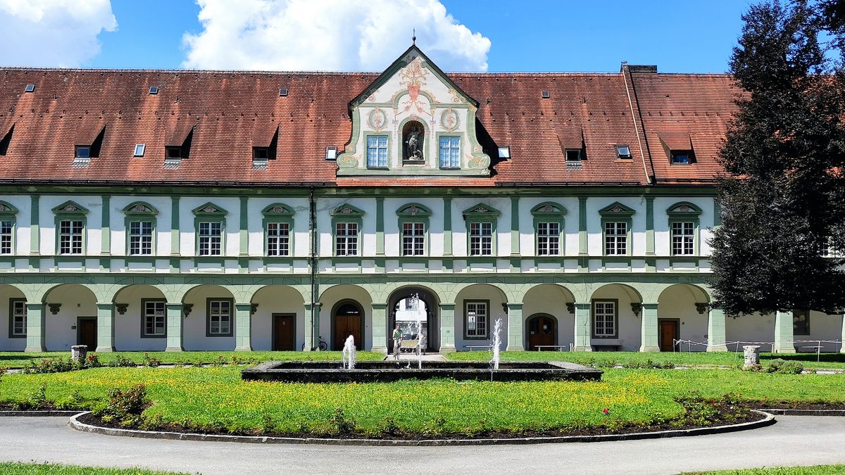 Das Kloster Benediktbeuern, Standort der Fraunhofer-Glashütte