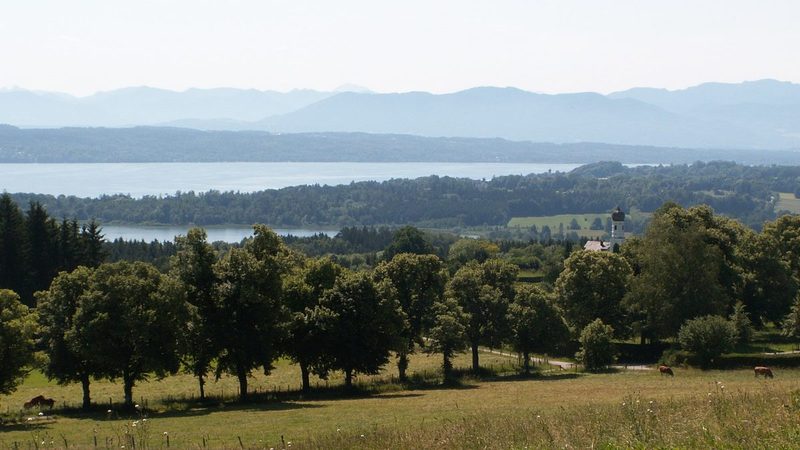Blick von der Ilkahöhe bei Tutzing über den Starnberger See