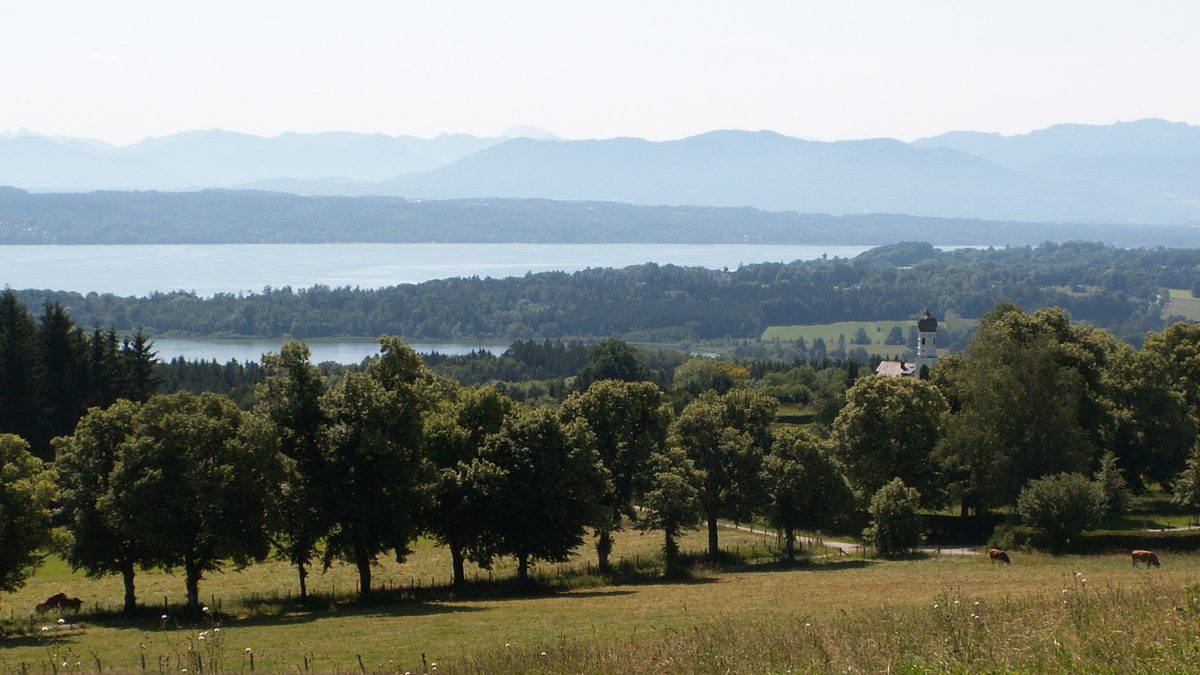Blick von der Ilkahöhe bei Tutzing über den Starnberger See