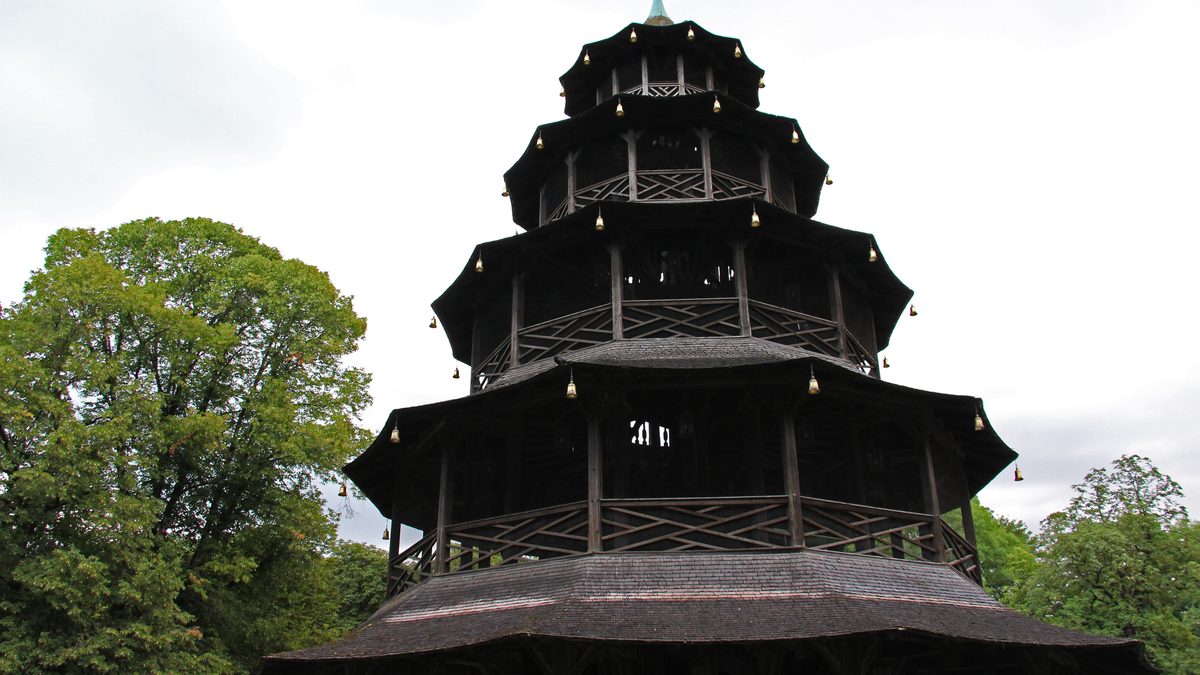 Der Chinesische Turm im Englischen Garten, Schauplatz des Kocherlballs