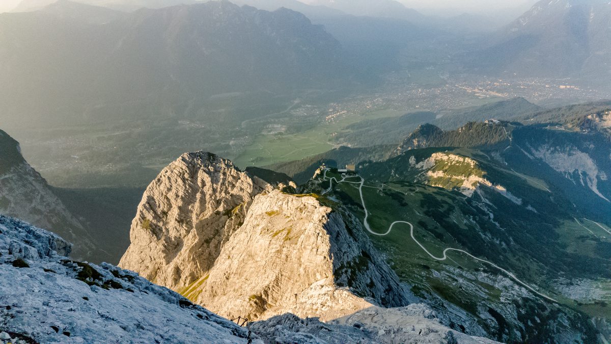 Osterfelderkopf und Kreuzeck von der Alpspitze aus