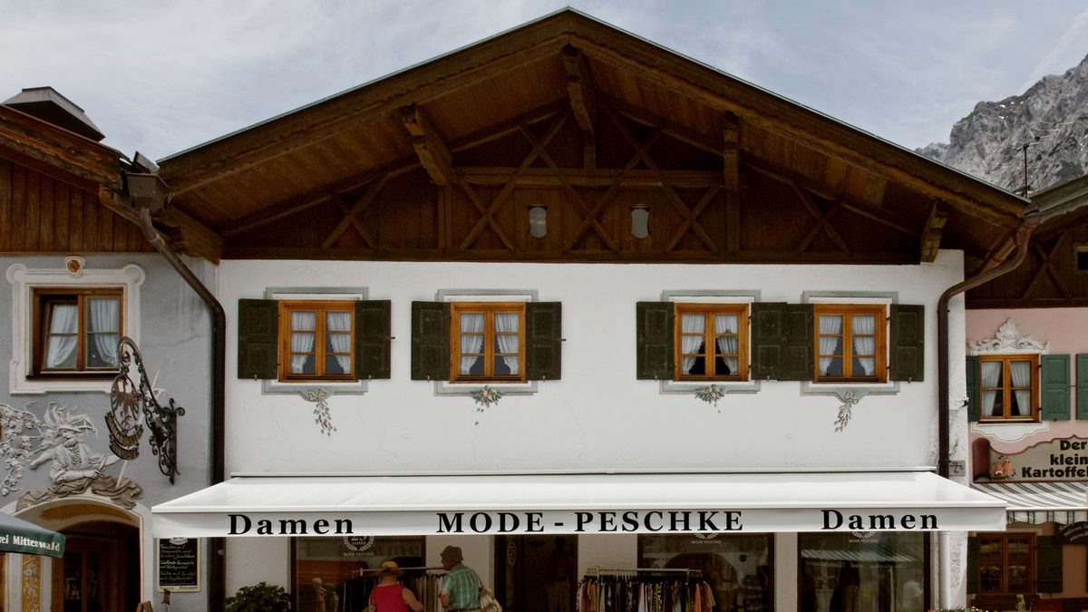 Bemaltes Haus am Obermarkt in Mittenwald