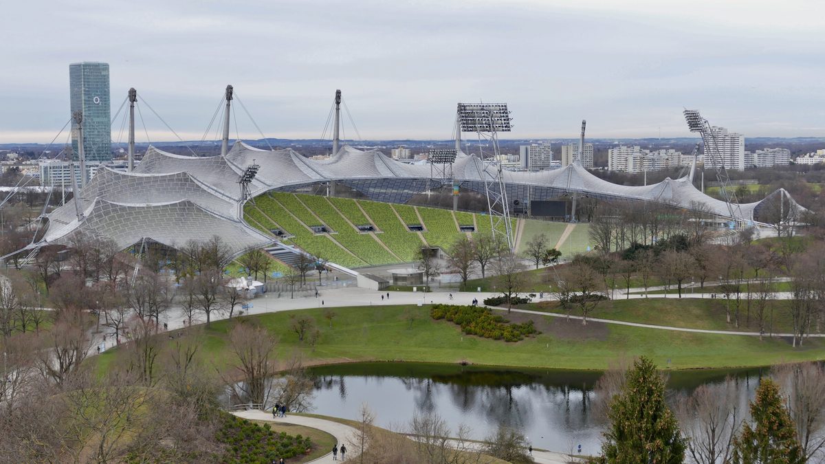Blick vom Olympiaberg auf das Olympiastadion