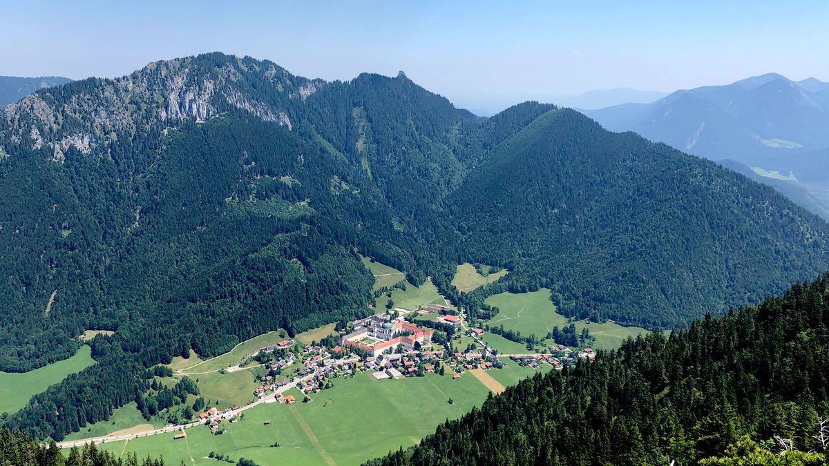 Blick von der Notkarspitze zum Ettaler Manndl