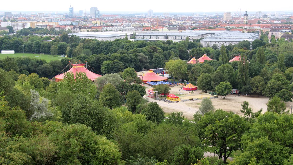 Blick vom Olympiaberg über den Olympiapark
