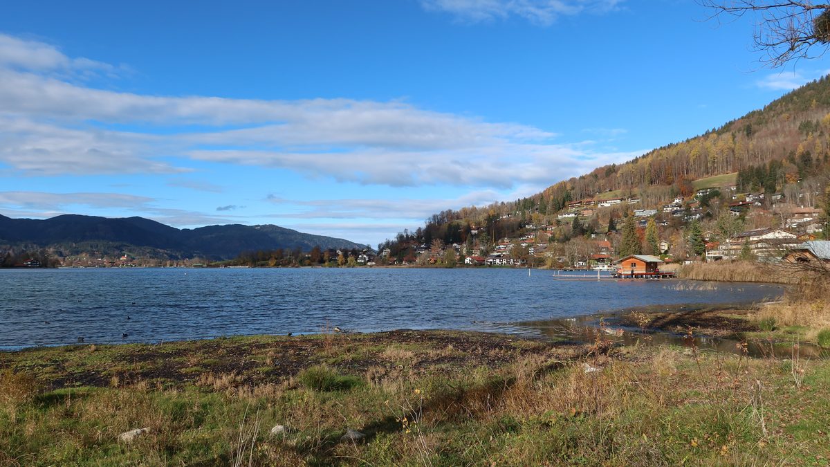 Blick auf den Tegernsee und den gleichnamigen Ort