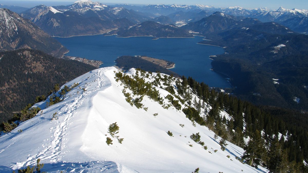 Blick vom Simetsberg auf den Walchensee