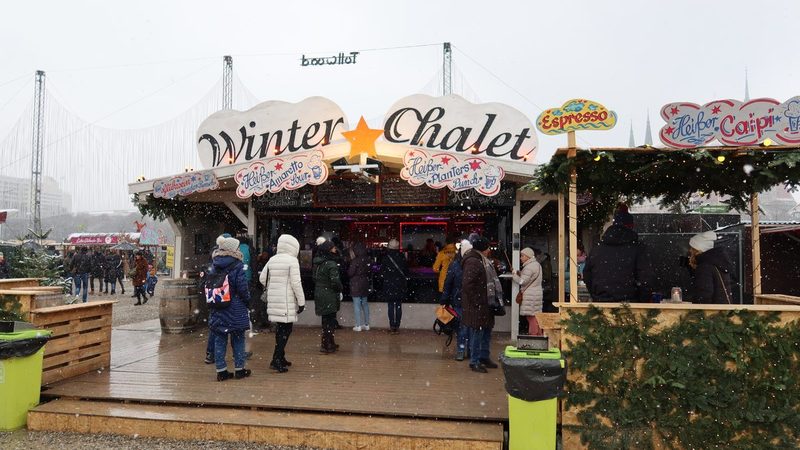 Ein Stand auf dem Winter-Tollwood auf der Theresienwiese
