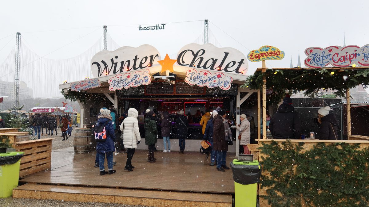 Ein Stand auf dem Winter-Tollwood auf der Theresienwiese