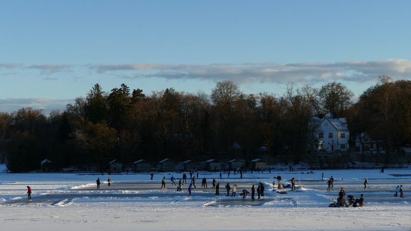 Der Weßlinger See an einem klaren Wintertag