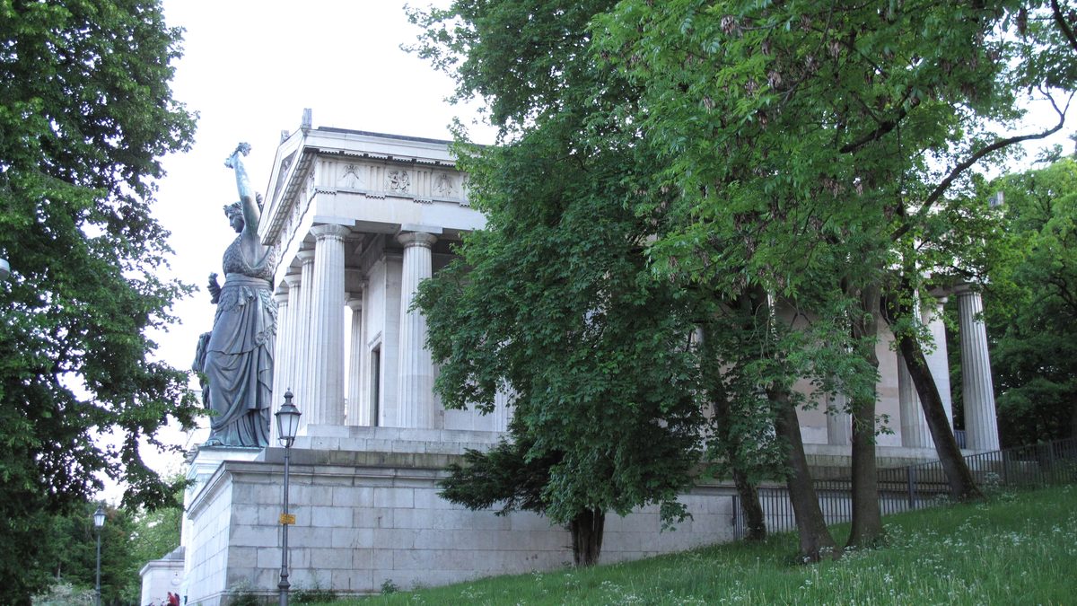 Bavaria und Ruhmeshalle über der Theresienwiese