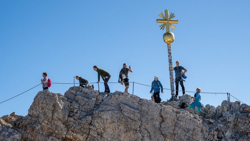 Das Gipfelkreuz auf dem Ostgipfel der Zugspitze